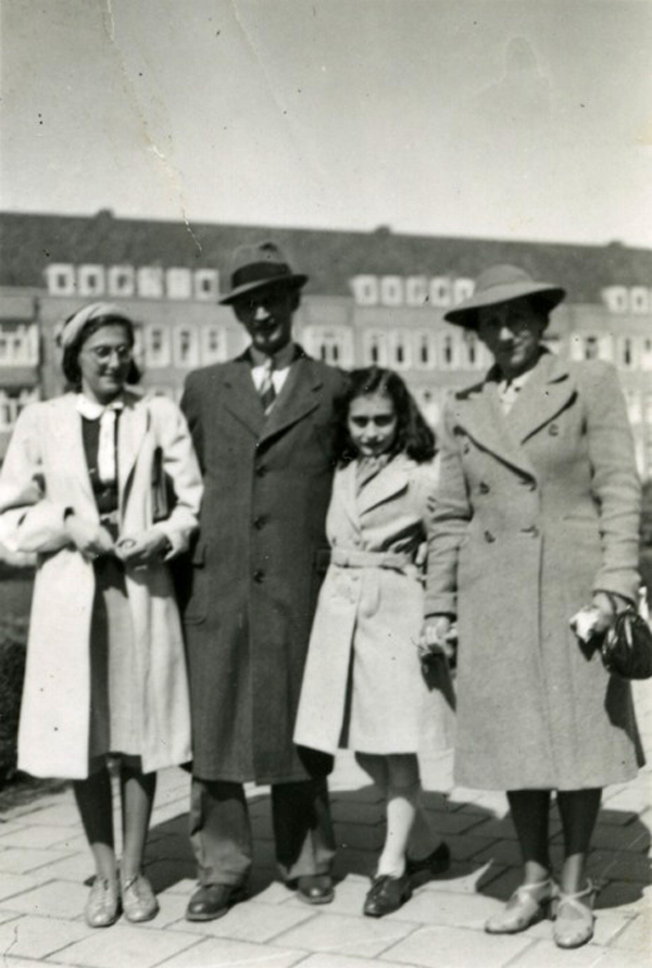 photo - The Frank family on the Merwedeplein, May 1941.