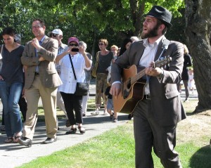 photo - Cantor Lawrence Szenes-Strauss leads the community in song. (photo by Jan Lee)