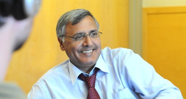 photo - Ujjal Dosanjh will receive the inaugural Civil Courage Award at the 10th annual Raoul Wallenberg Day on Jan. 18