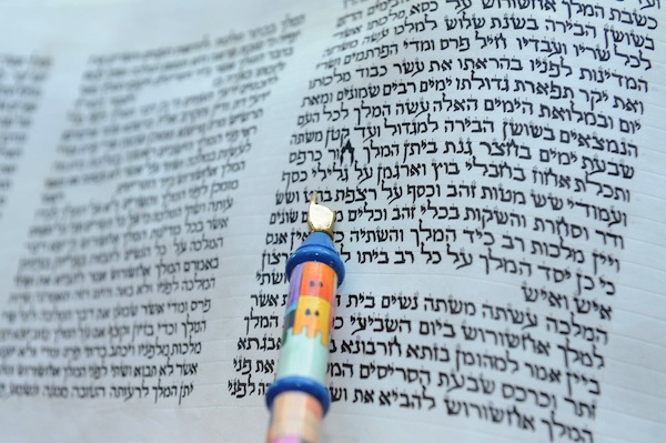 photo - Megillat Esther, the Book of Esther, receives rave reviews