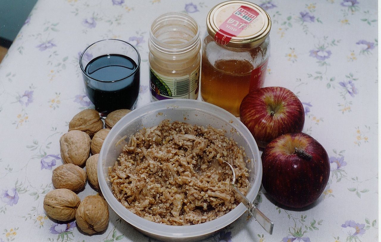 photo - Ashkenazi-style charoset: apples, walnuts, cinnamon and red wine