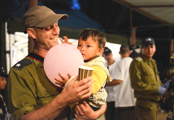 photo - Israel Defence Forces medical personnel treat injured Nepalese at the IDF field hospital in Katmandu, May 2015.