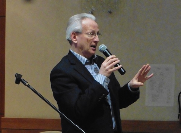 photo - At the latest Empowerment session, co-hosted by Jewish Seniors Alliance and JCC Seniors on Jan. 27, Philip Morris offers advice on avoiding fraud, scams and identity theft