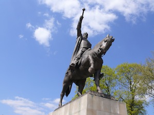 photo - A statute of Jan Zamoyski, founder of Zamosc