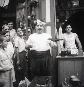 photo - The ice cream seller with his bird, 1940s