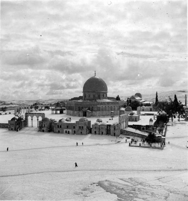 photo - The Dome of the Rock in the snow, 1940s
