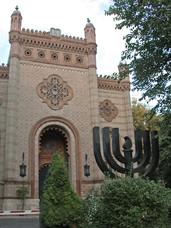 photo - The Choral Temple in Bucharest