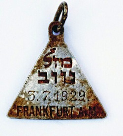 photo - A pendant with the Hebrew words “mazal tov” and the date July 3, 1929, and its opposite side (below)