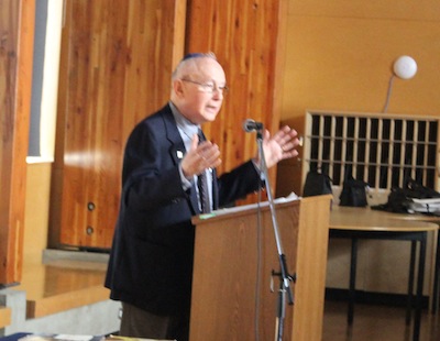 photo - Holocaust survivor Robbie Waisman addresses the assembly for Yom Hashoah at King David High School on April 24