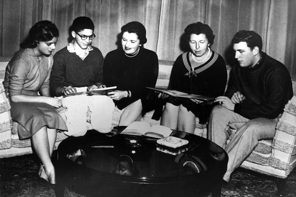 photo - Beth Israel group reading, 1965