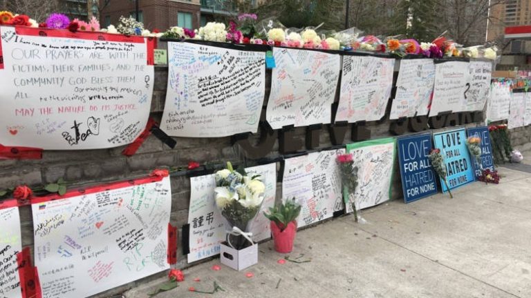 photo - Ten dead and 14 wounded in Toronto - most of them seriously damaged by a vehicle that deliberately hit them