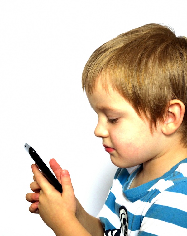 photo - Child with cellphone