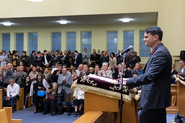 photo - American political commentator and writer Ben Shapiro addressed more than 900 people at the Faigen Family Lecture, which was held at Congregation Schara Tzedeck on Oct. 30