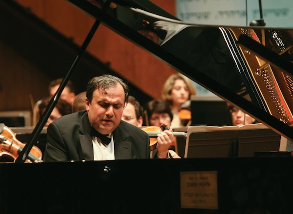 photo - Yefim Bronfman performs Johannes Brahms’s Piano Concerto No. 2 with the Vancouver Symphony Orchestra at the Orpheum Dec. 6 and 8