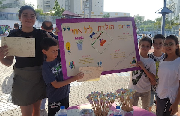 photo - Sixth graders at the Hayovel school in Ashdod present their social project: A Birthday to Everyone