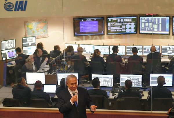 photo - Prime Minister Binyamin Netanyahu at the Israel Aerospace Industries control room to witness the launch of Israel’s first attempt to put a lander on the moon