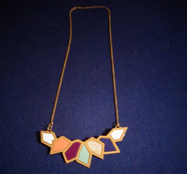 photo - This necklace uses snap fasteners instead of clasps