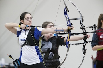 photo - Adi Shapira prepares for a shot