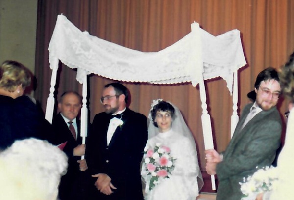 photo - Victor and Tammy Neuman met at the Vancouver Jewish Folk Choir and have been married now for 31 years