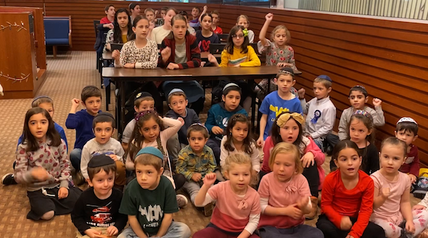 photo - A group of Tzivos Hashem learners