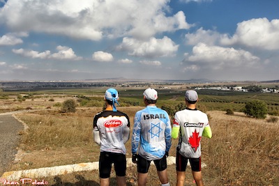 photo - 3 cyclists