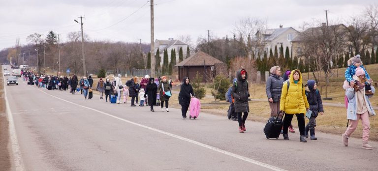 photo - On March 5, in western Ukraine, children and families make their way to the border to cross into Poland