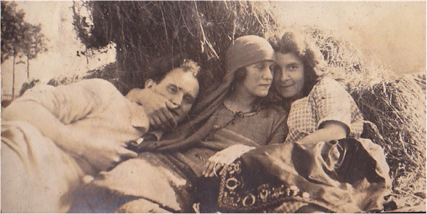 photo - Jan Cherniavsky, Elspeth Rogers Cherniavsky and Gaby Bettelheim, Austria, 1922