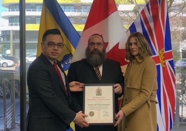 photo - Rabbi Yechiel and Chanie Baitelman receive the Richmond Centre Outstanding Constituent Award from MP Wilson Miao