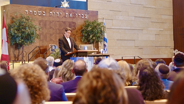photo - Harvey Dales speaks at the JNF Negev event after being honoured with the Bernard M. Bloomfield Medal for his dedication to the Jewish community