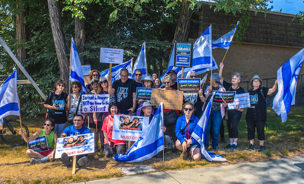 photo - UnXeptable Vancouver has been rallying for Israeli democracy for 28 weeks. Here they are on 41st Avenue near Oak Street