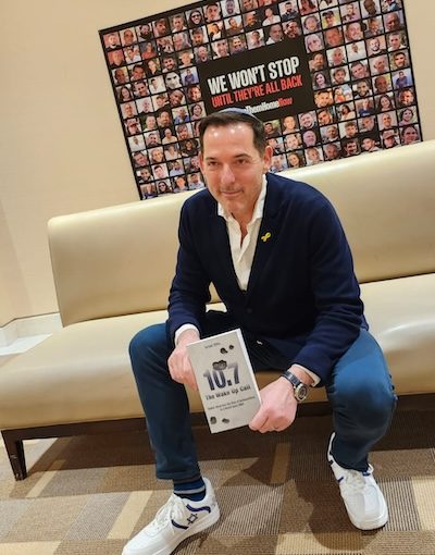 photo - Author Israel Ellis with his new book, The Wake Up Call, after a Feb. 10 talk at Beth Tikvah Synagogue in Toronto, where he joined journalist Dave Gordon in conversation