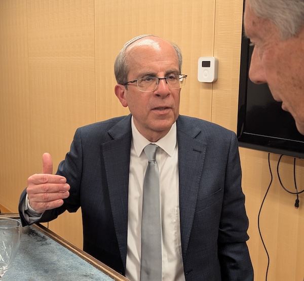 photo - David Jablinowitz, opinion editor for the Jerusalem Post, answers a question at one of his March talks at Congregation Beth Israel