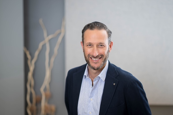 photo - Dr. Jonathon Leipsic will be honoured by Schara Tzedeck at MOSAIC on June 16