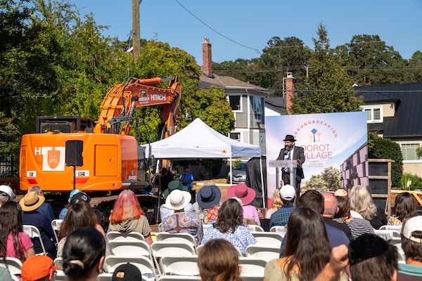 photo - Rabbi Meir Kaplan speaks at the groundbreaking