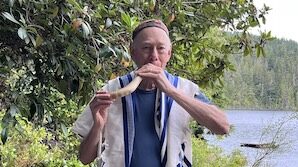 photo - Gordon Cherry blowing the shofar