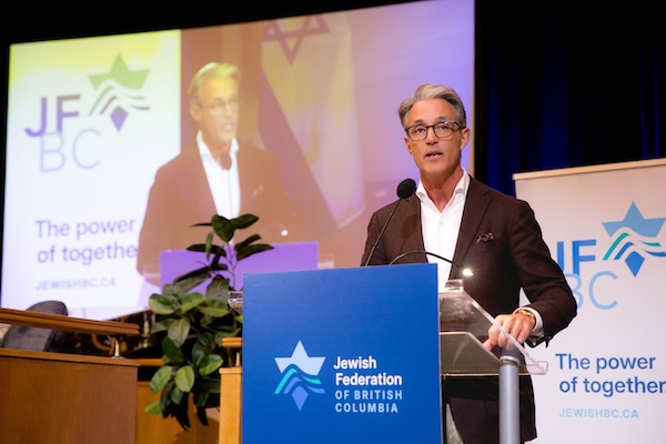 photo - Broadcaster and commentator Ben Mulroney opened the annual campaign of the Jewish Federation of British Columbia at Schara Tzedeck Sept. 16